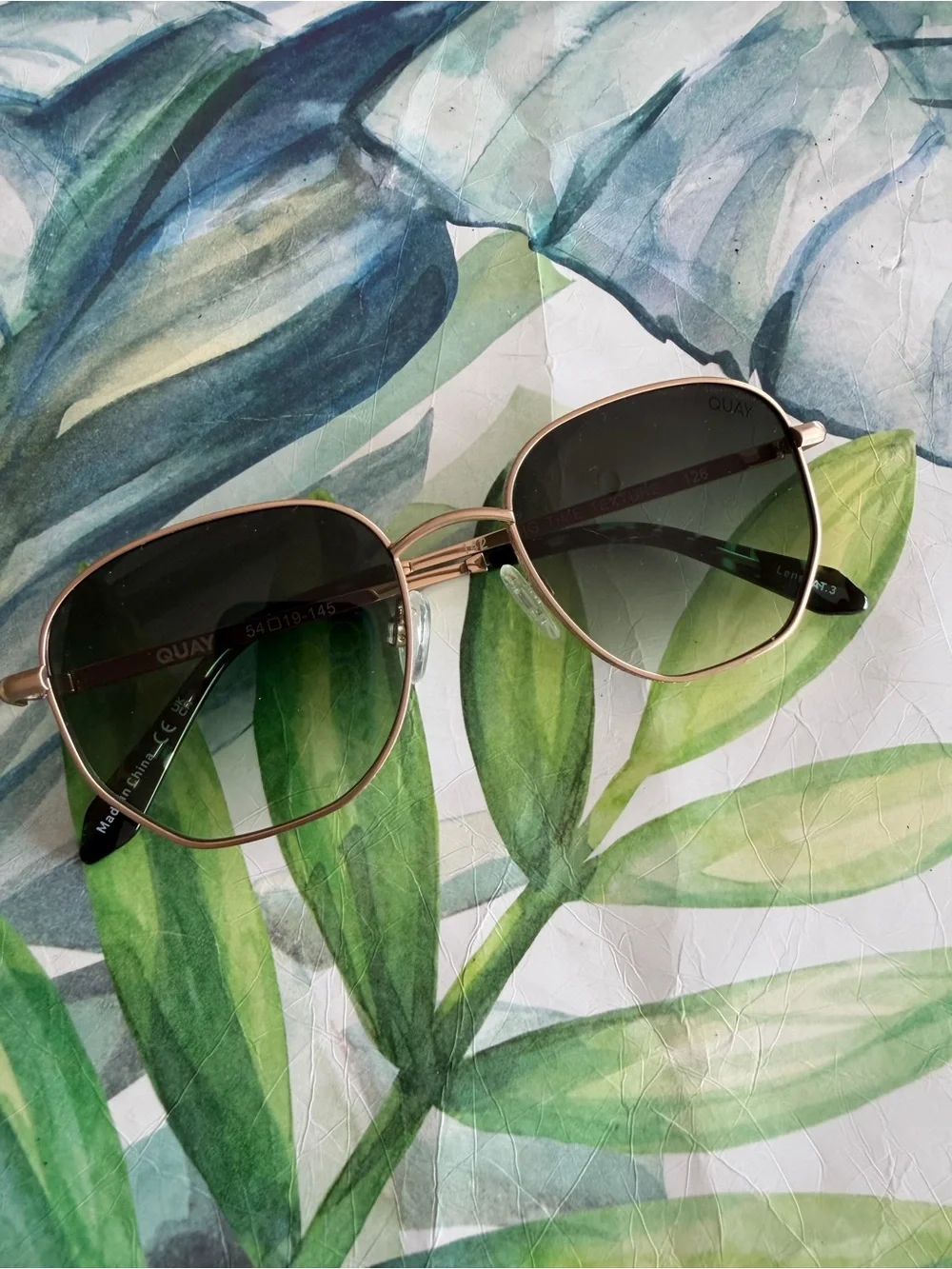 QUAY Big Time sunglasses- Green & Gold  case and cleaning cloth included